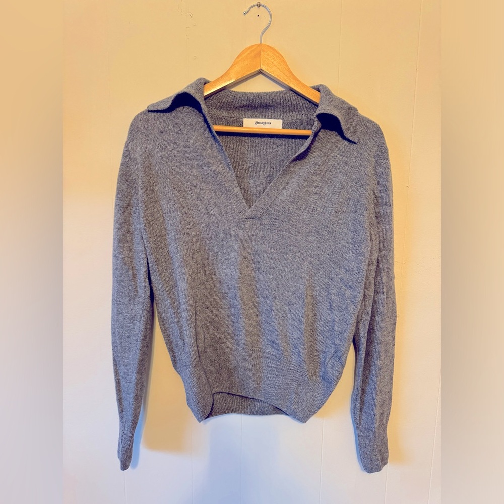 Gimaguas Gray V-Neck Sweater